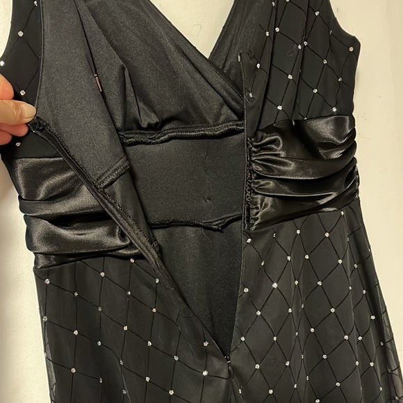 Ladies black and sparkle cocktail dress - Picture 5 of 6